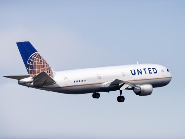 United Airlines сокращает убытки на треть в первом квартале