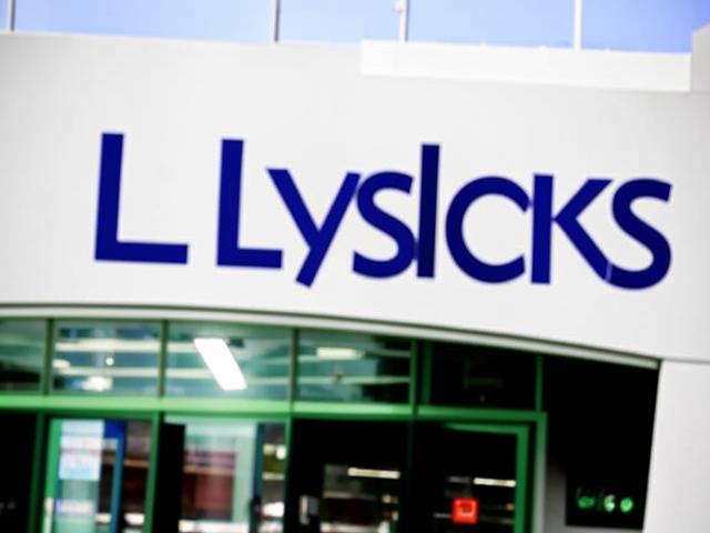 Банк Lloyds терпит убытки: доналоговая прибыль сократилась н...